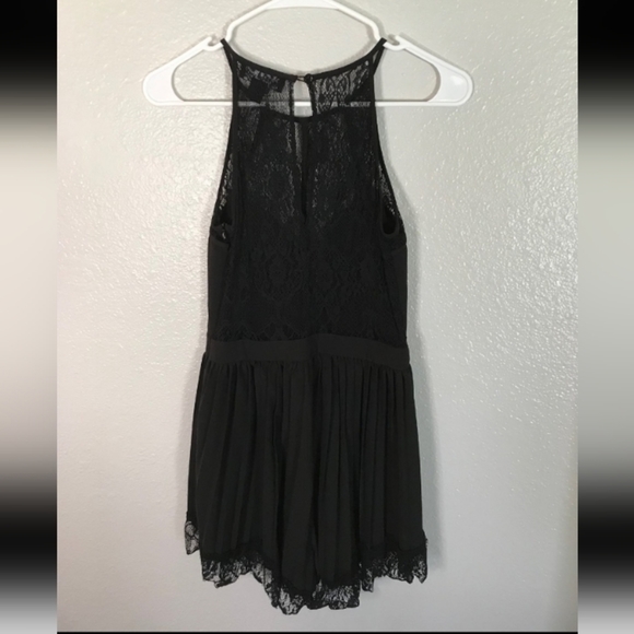 StyleStalker Lover Lace-Hem romper small NWOT - Picture 3 of 5